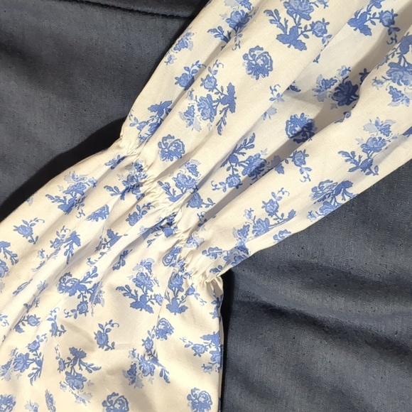 Goodnight Macaroon Floral White And Blue Long Sleeve Crop Top Size Small - Picture 14 of 14